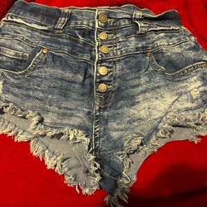 No Boundaries High Rise size 9 distressed denim booty shorts